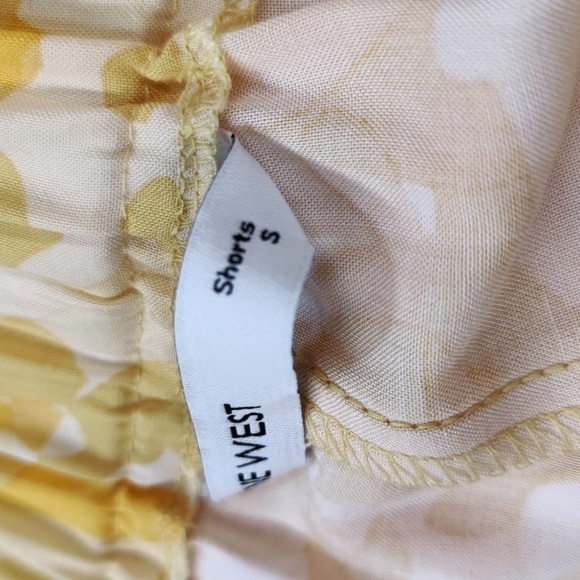 NINE West Mid Rise Shorts Size Small - Picture 7 of 11